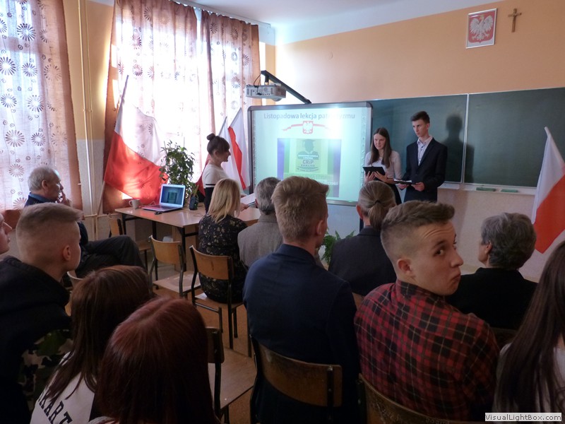 Lekcja patriotyzmu przygotowana przez klasę II a