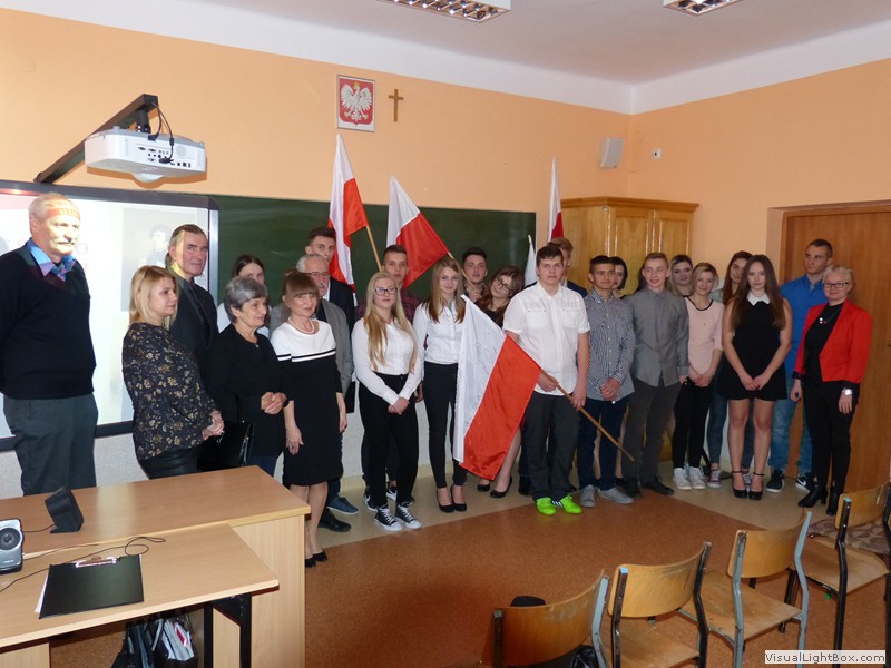 Lekcja patriotyzmu przygotowana przez klasę II a