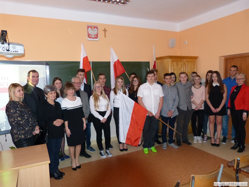 Lekcja patriotyzmu przygotowana przez klasę II a