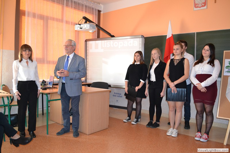 Uczniowie klasy II przygotowali pod kierunkiem pani profesor Renaty…