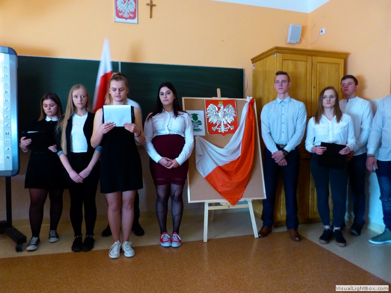 Uczniowie klasy II przygotowali pod kierunkiem pani profesor Renaty…