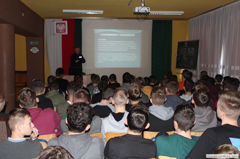 4 grudnia uczniowie klasy I a i I b uczestniczyli w prelekcji… – zdjęcie 001
