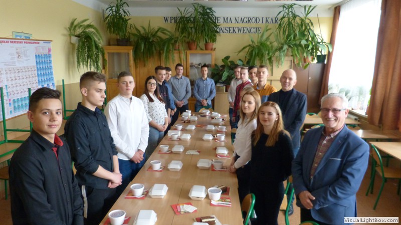 19 grudnia swoją wigilię szkolną zorganizowała młodzież z klasy… – zdjęcie 001