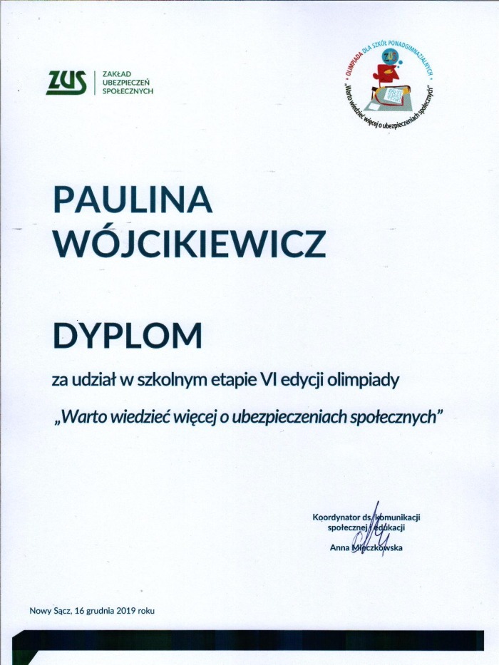 Na ręce dyrektora szkoły wpłynęły dyplomy wraz z upominkami dla…
