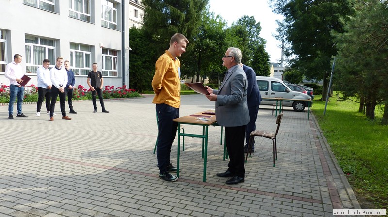 26 czerwca zakończono rok szkolny 2019/2020. W tym roku zakończenie…