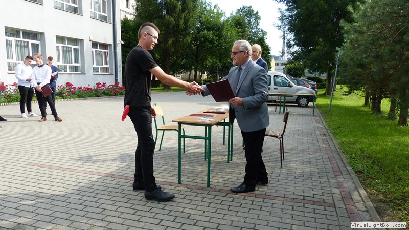 26 czerwca zakończono rok szkolny 2019/2020. W tym roku zakończenie…