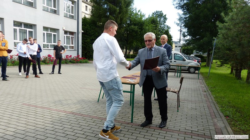 26 czerwca zakończono rok szkolny 2019/2020. W tym roku zakończenie…