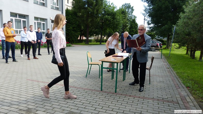 26 czerwca zakończono rok szkolny 2019/2020. W tym roku zakończenie…