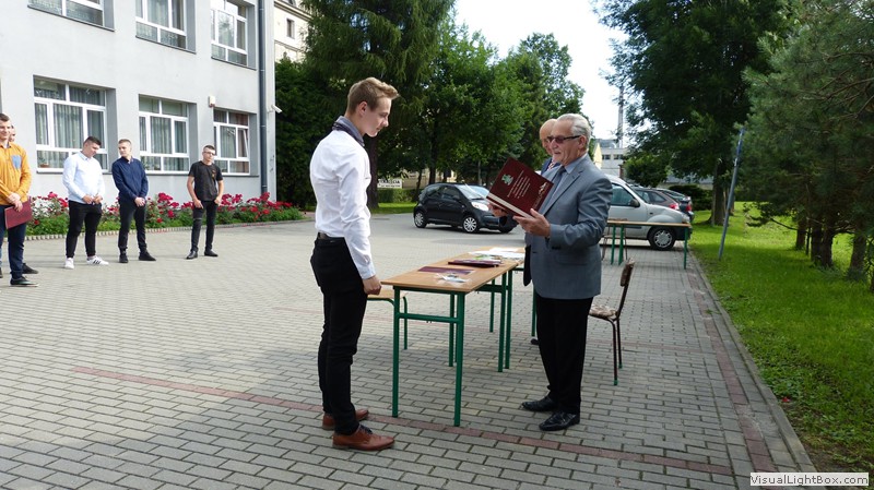26 czerwca zakończono rok szkolny 2019/2020. W tym roku zakończenie…