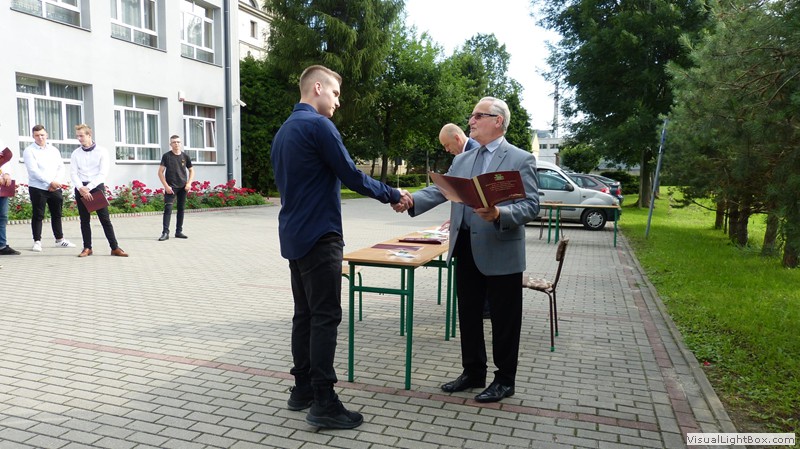 26 czerwca zakończono rok szkolny 2019/2020. W tym roku zakończenie…
