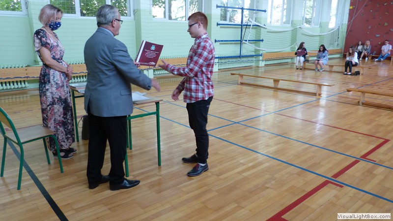 26 czerwca zakończono rok szkolny 2019/2020. W tym roku zakończenie…