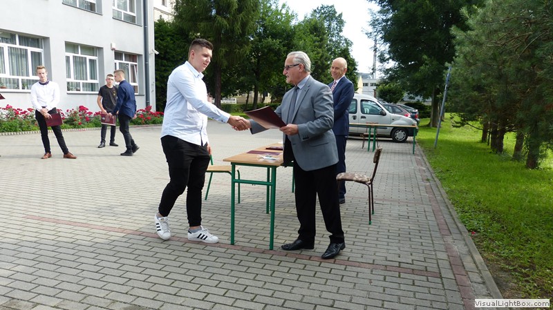 26 czerwca zakończono rok szkolny 2019/2020. W tym roku zakończenie…