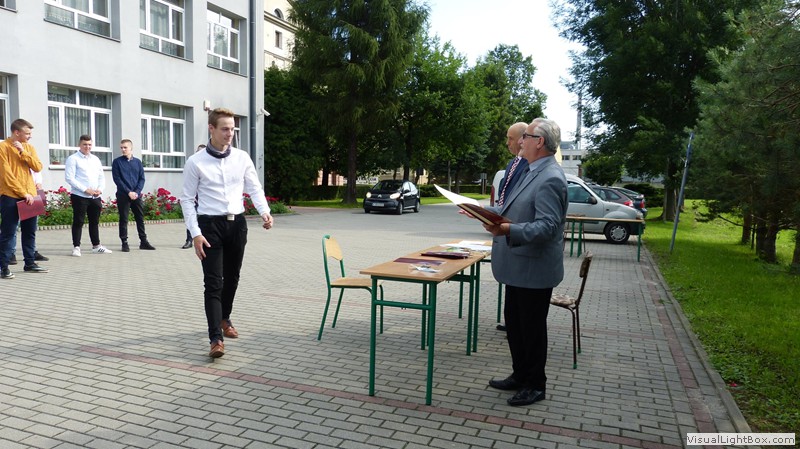 26 czerwca zakończono rok szkolny 2019/2020. W tym roku zakończenie…