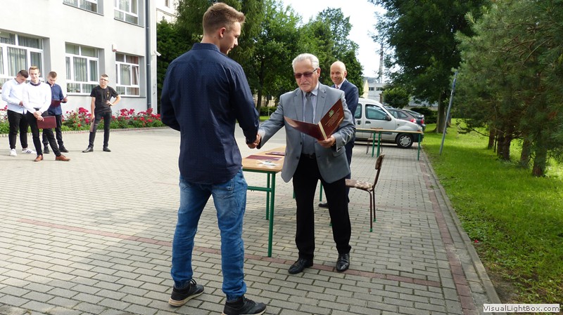 26 czerwca zakończono rok szkolny 2019/2020. W tym roku zakończenie…