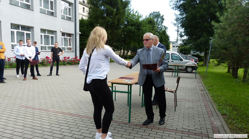 26 czerwca zakończono rok szkolny 2019/2020. W tym roku zakończenie…