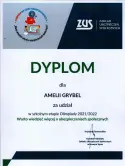 Na ręce dyrektora szkoły wpłynęły dyplomy wraz z upominkami dla…