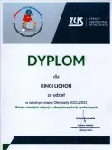 Na ręce dyrektora szkoły wpłynęły dyplomy wraz z upominkami dla…