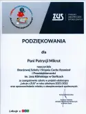 Na ręce dyrektora szkoły wpłynęły dyplomy wraz z upominkami dla…