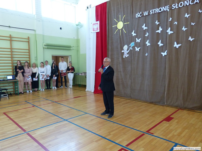 Uroczyste zakończenie roku szkolnego 2021/2022 i pożegnanie absolwentów – zdjęcie 001