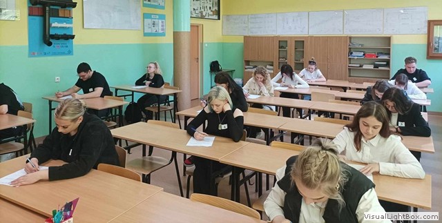 Wojewódzki etap Ogólnopolskiego Konkursu „Sprawny w zawodzie 2024” w kategorii fryzjer – zdjęcie 001