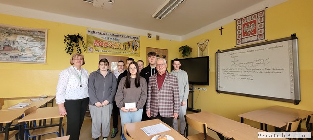 Stypendium za pierwsze półrocze roku szkolnego 2024/2025 wręczone