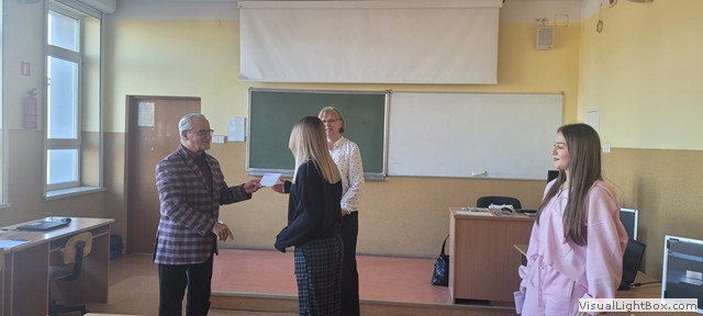 Stypendium za pierwsze półrocze roku szkolnego 2024/2025 wręczone